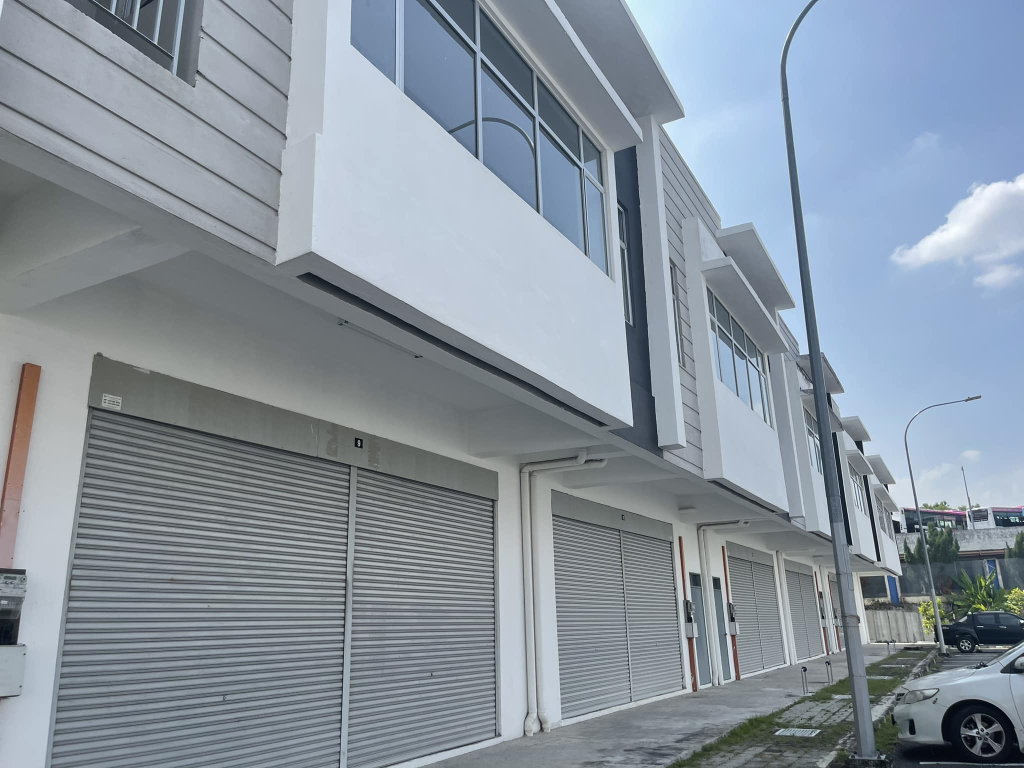 One and half storey link factory, Balakong - photo 2