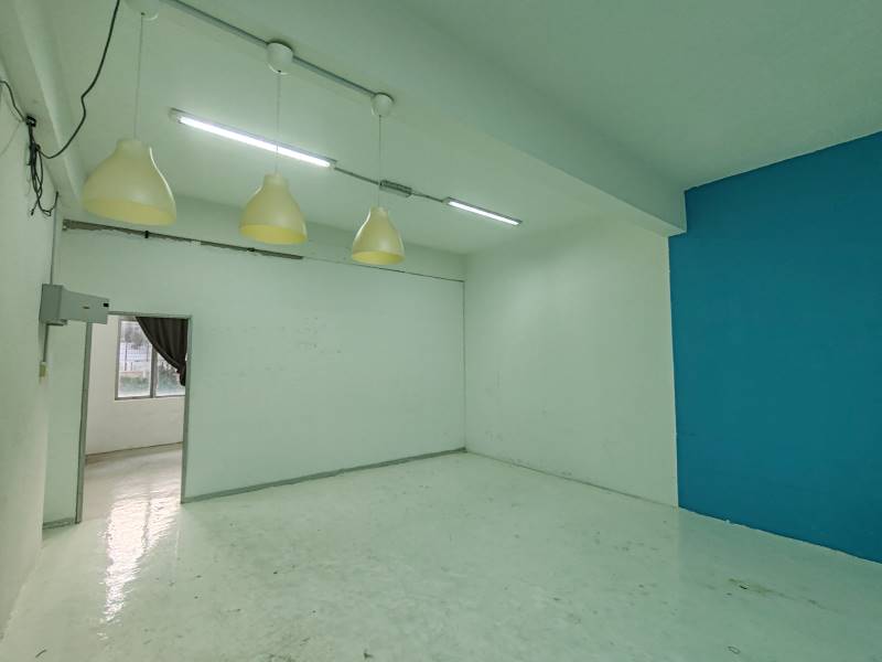 Alam Damai Huge Shop Office with Lift For Rent - photo 2