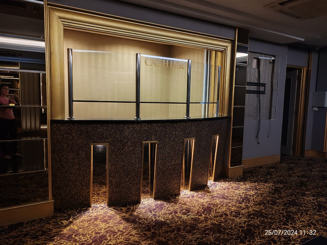 Commercial Spacious Old Klang Road Partial Furnish - photo 3