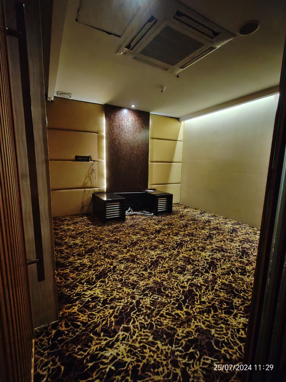Commercial Spacious Old Klang Road Partial Furnish - photo 4