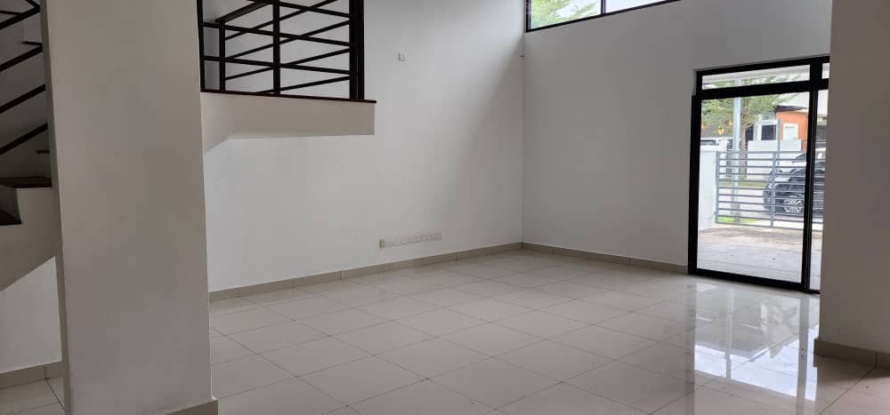 Klang, TTDI Grove 3 story For Sale by Edmond - photo 2