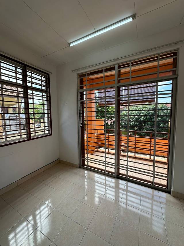 Townhouse Saujana Utama Seri Pristana By Matt - photo 3
