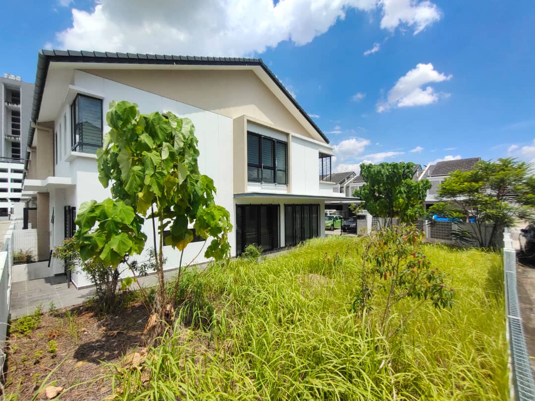 End Lot 2 Storey 4 Bedrooms Elmina green 1 by Matt - photo 11