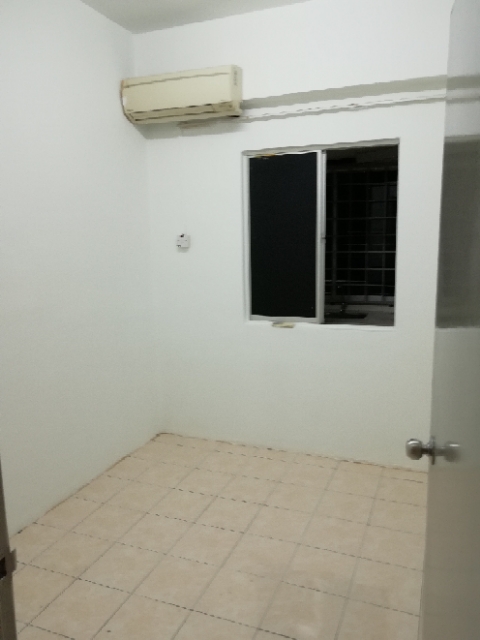 Red Ruby Apartment Seri Kembangan