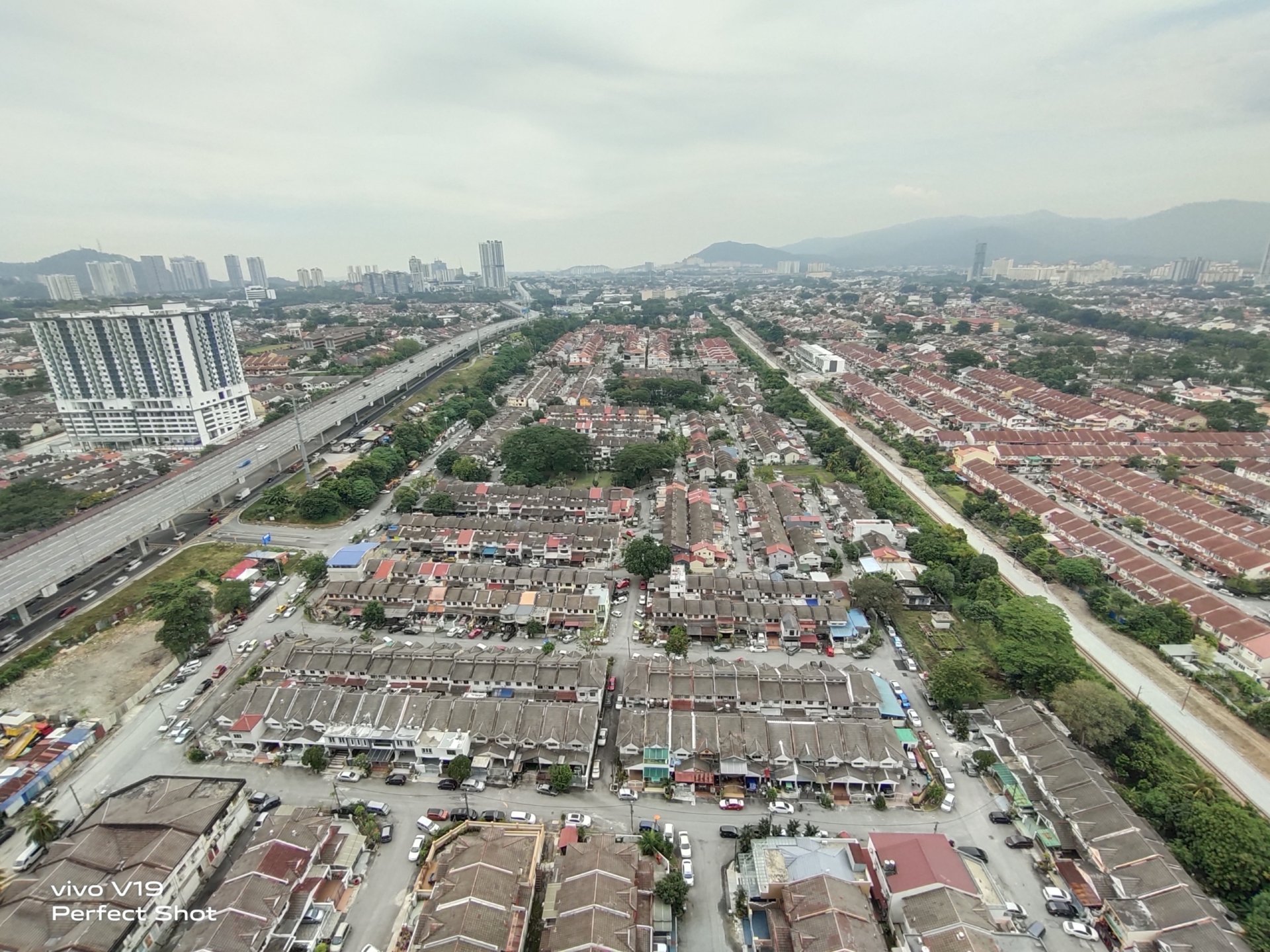 United Point Residence - Tower A | Condominium - photo 6