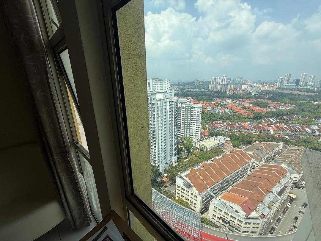 Metropolitan Square Condominium - photo 5