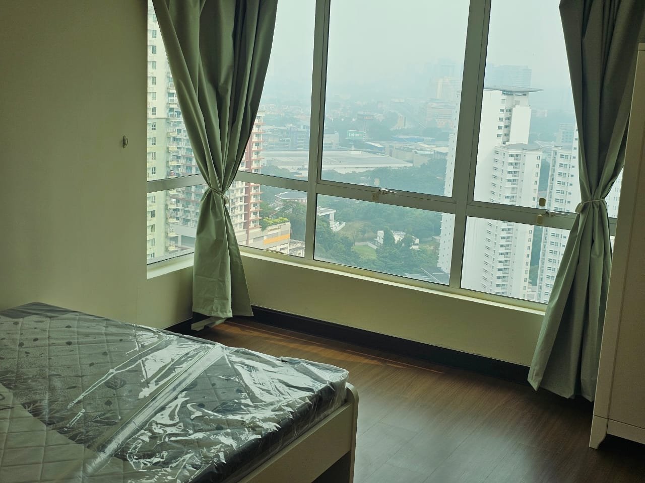 Metropolitan Square - photo 7
