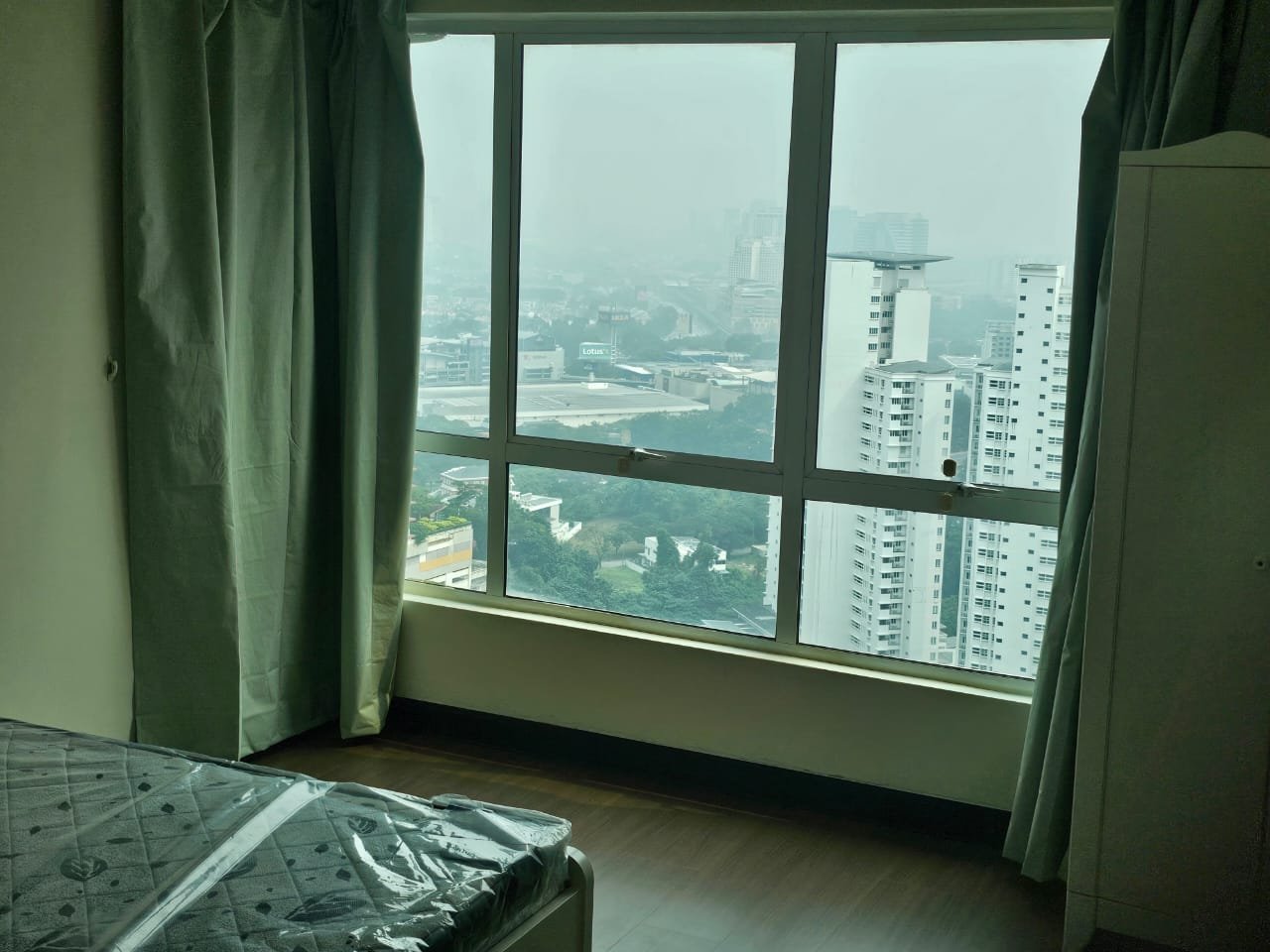 Metropolitan Square - photo 9