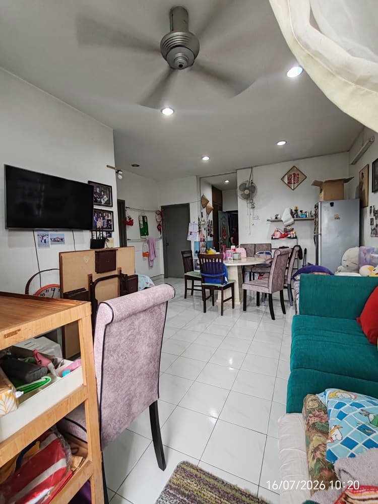 D' Aman Crimson Condominium