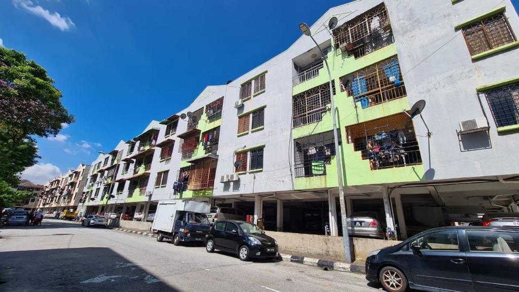 Sri kuching apartment jalan kuching kuala lumpur - photo 2