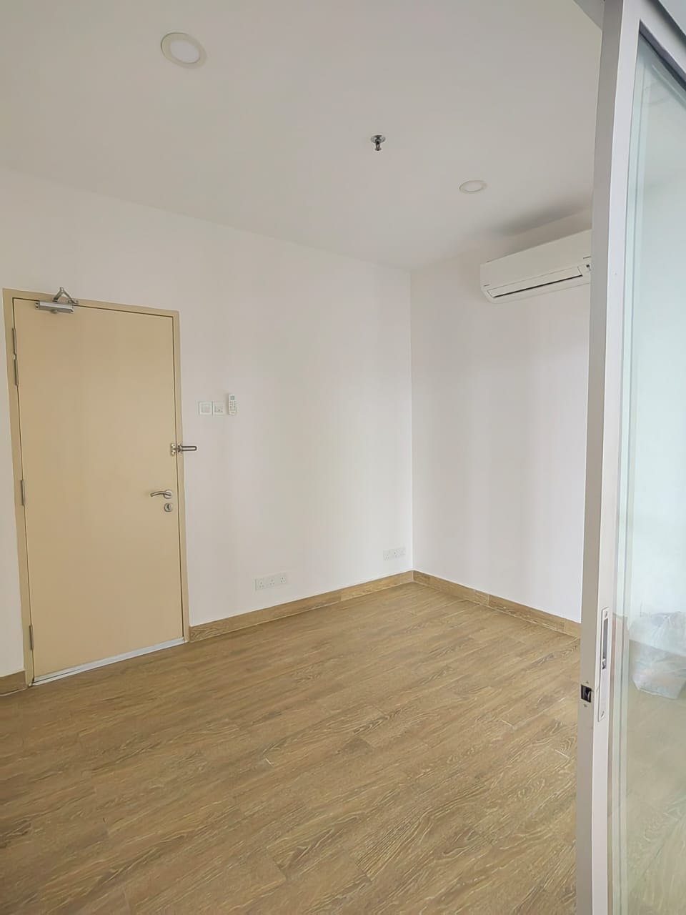 E Suite-Designer Suites - Emerald Avenue - photo 8