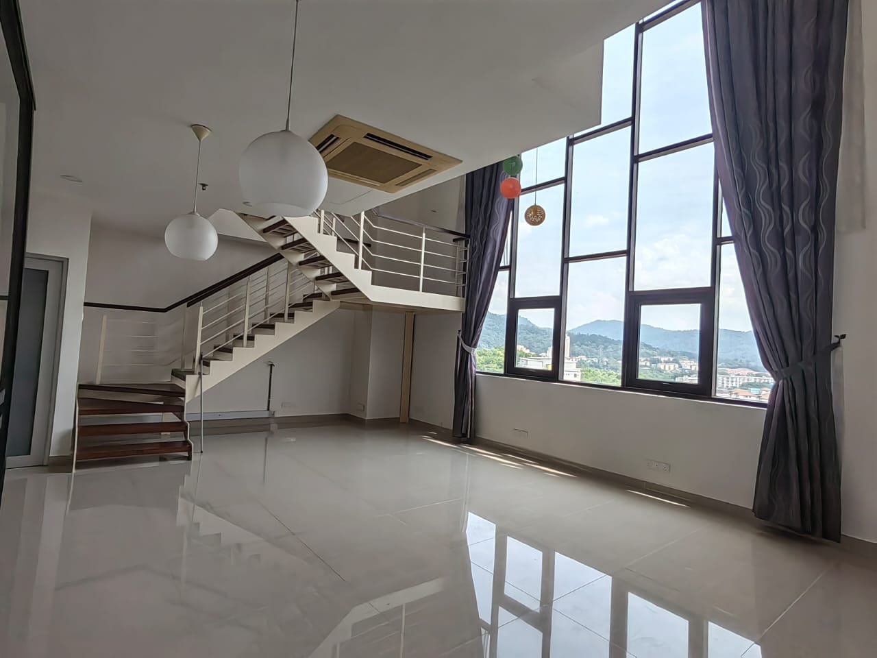 E Suite-Designer Suites - Emerald Avenue - photo 9