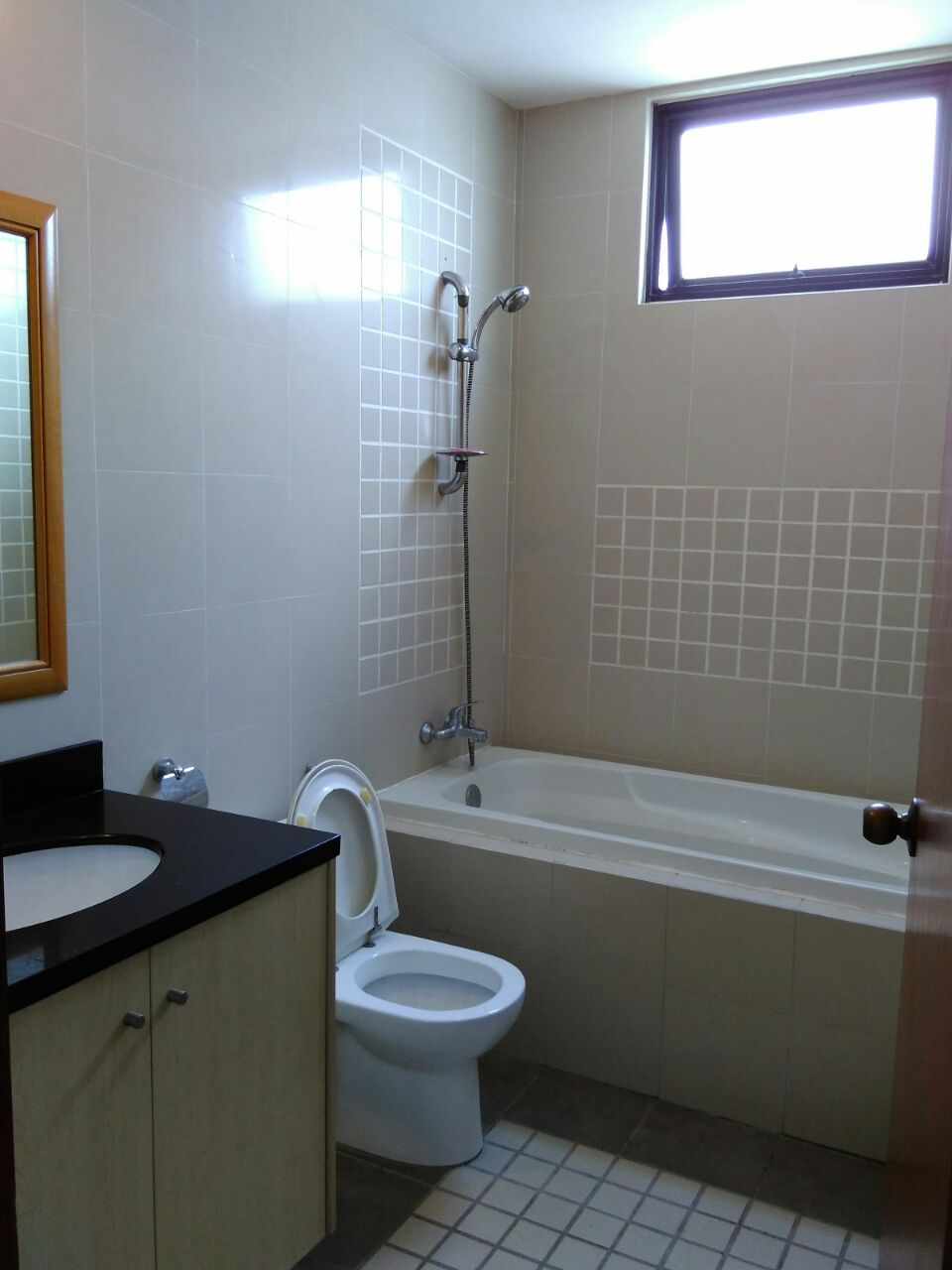 The Heritage Residence, Newly Touch Up, Furnished - photo 3