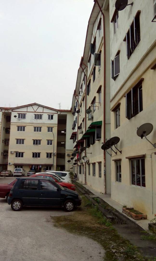 Flat Taman Bukit Mewah Fasa 8, Kajang - photo 4