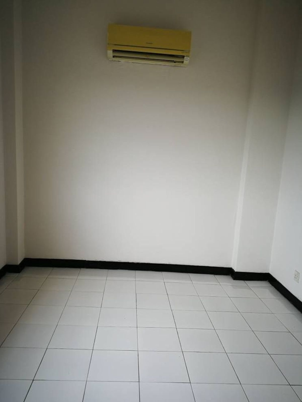 Elaeis 2 Condo, Bukit Jelutong, Partly Furnished - photo 5