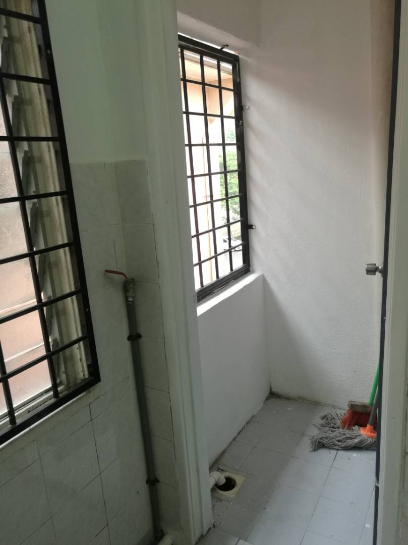 Bandar Damai Perdana Flat, Walk Up, Cheras Batu 9 - photo 4
