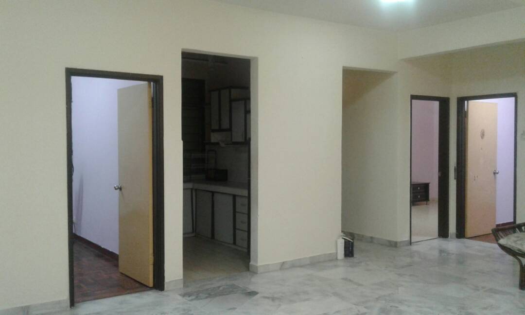 Goodyear Court 7 Condo,Middle Room,Partly Furnish - photo 2
