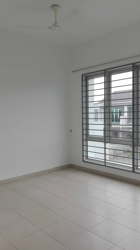 2 Sty House Taman Putra Prima Gated Guarded Reno - photo 8