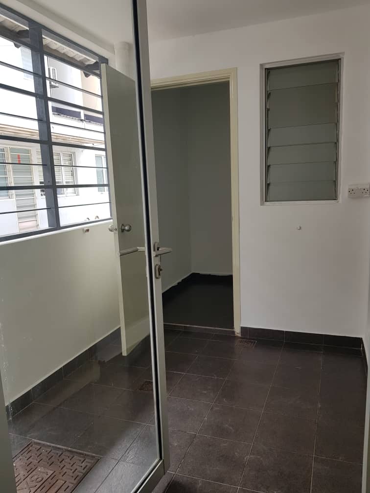 2 Sty House Taman Putra Prima Gated Guarded Reno - photo 3