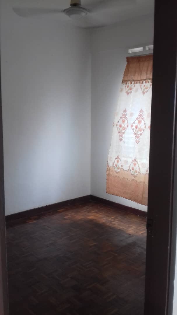Goodyear Court 10 Walk Up Shop Apartment, USJ - photo 4
