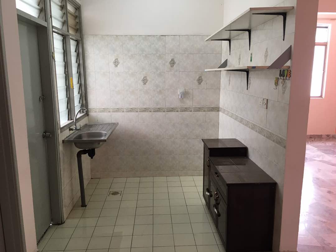 Goodyear Court 10 Condo Subang with AC WH KC - photo 3