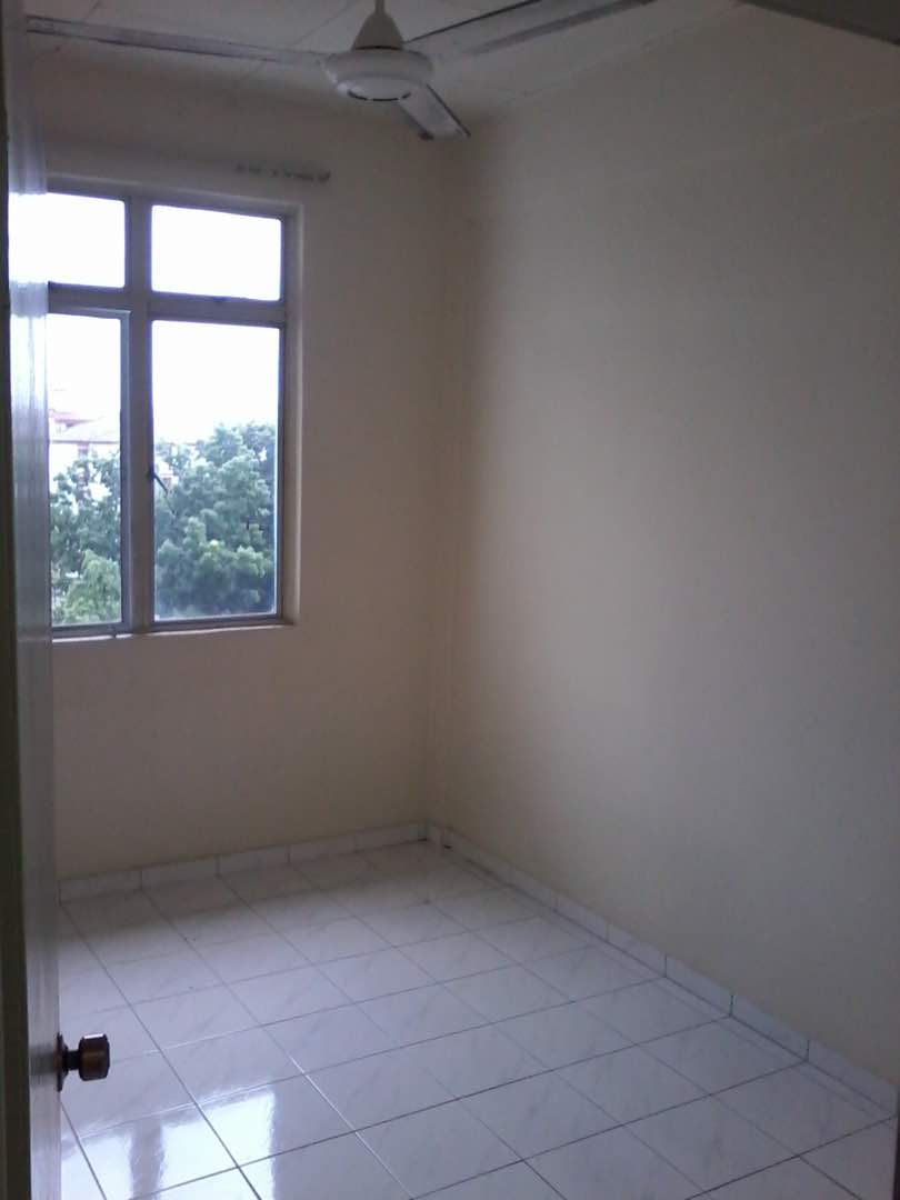 Goodyear Court 10 Condo Subang with AC WH KC - photo 5