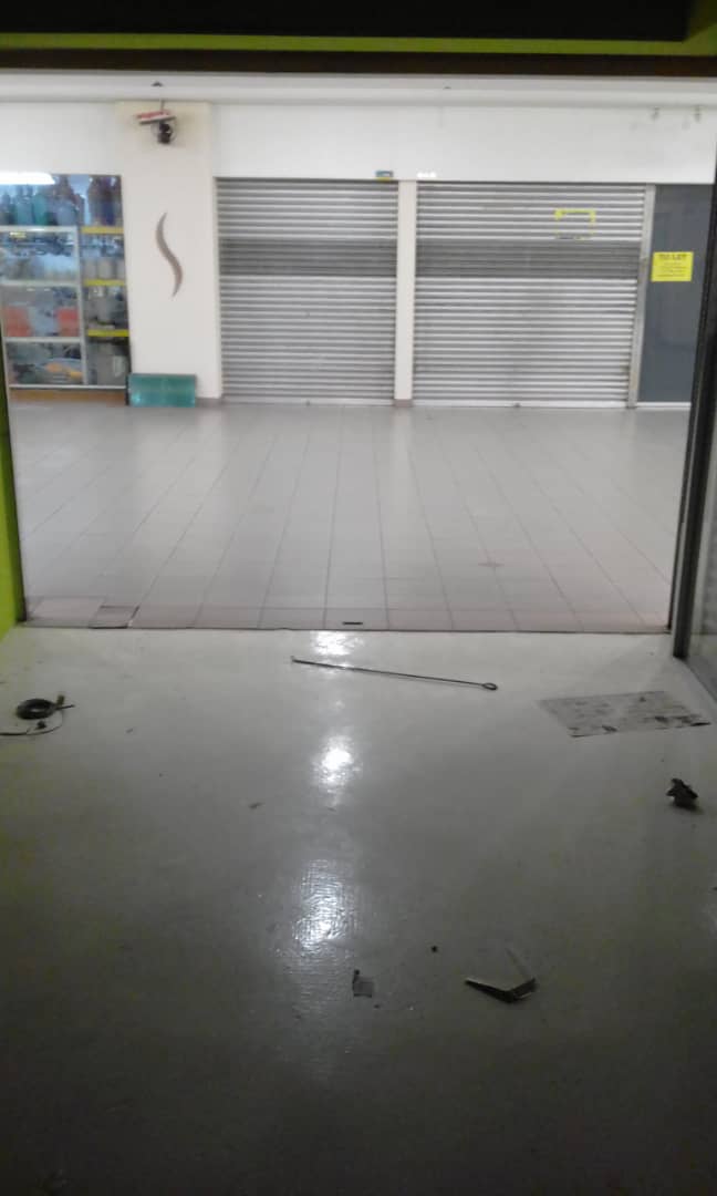 Endah Parade 1st Floor Retail Shop End Lot 3 Door - photo 2