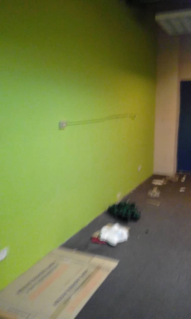 Endah Parade 1st Floor Retail Shop End Lot 3 Door - photo 3