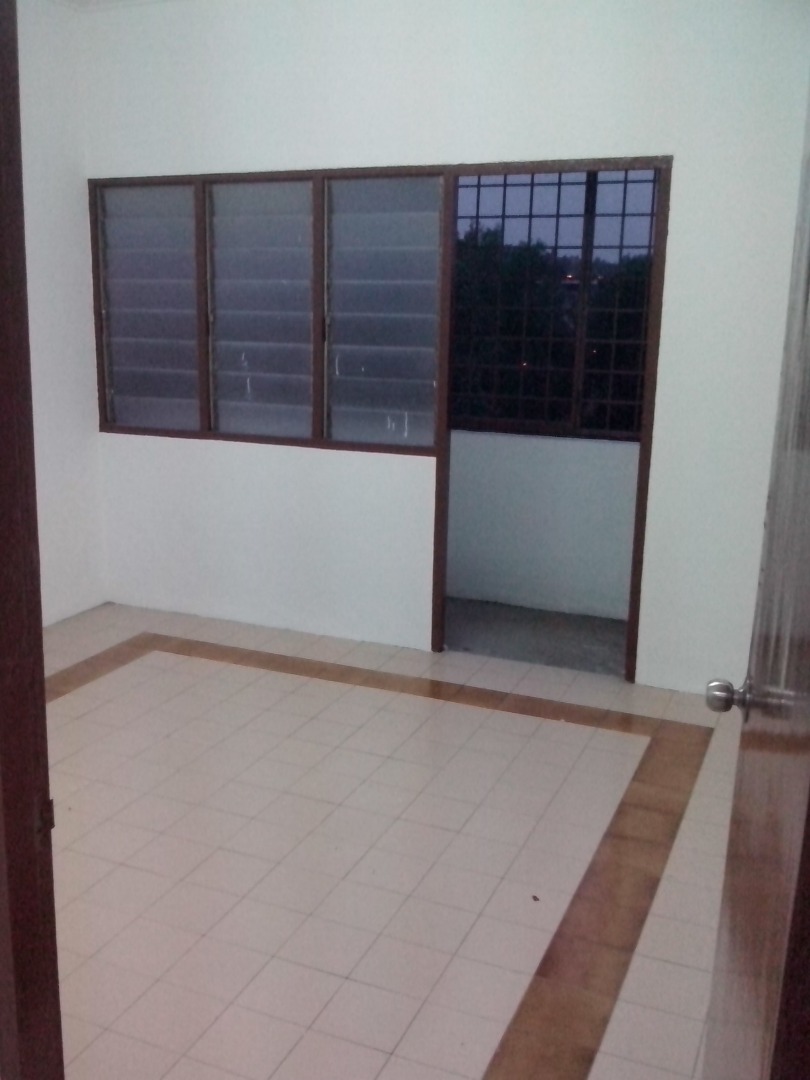 Glen Court Bandar Sungai Long Partly Furnished - photo 5