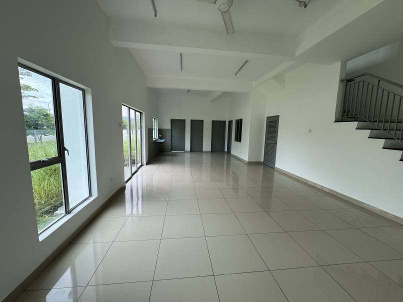 Brand New Corner Sem ...
