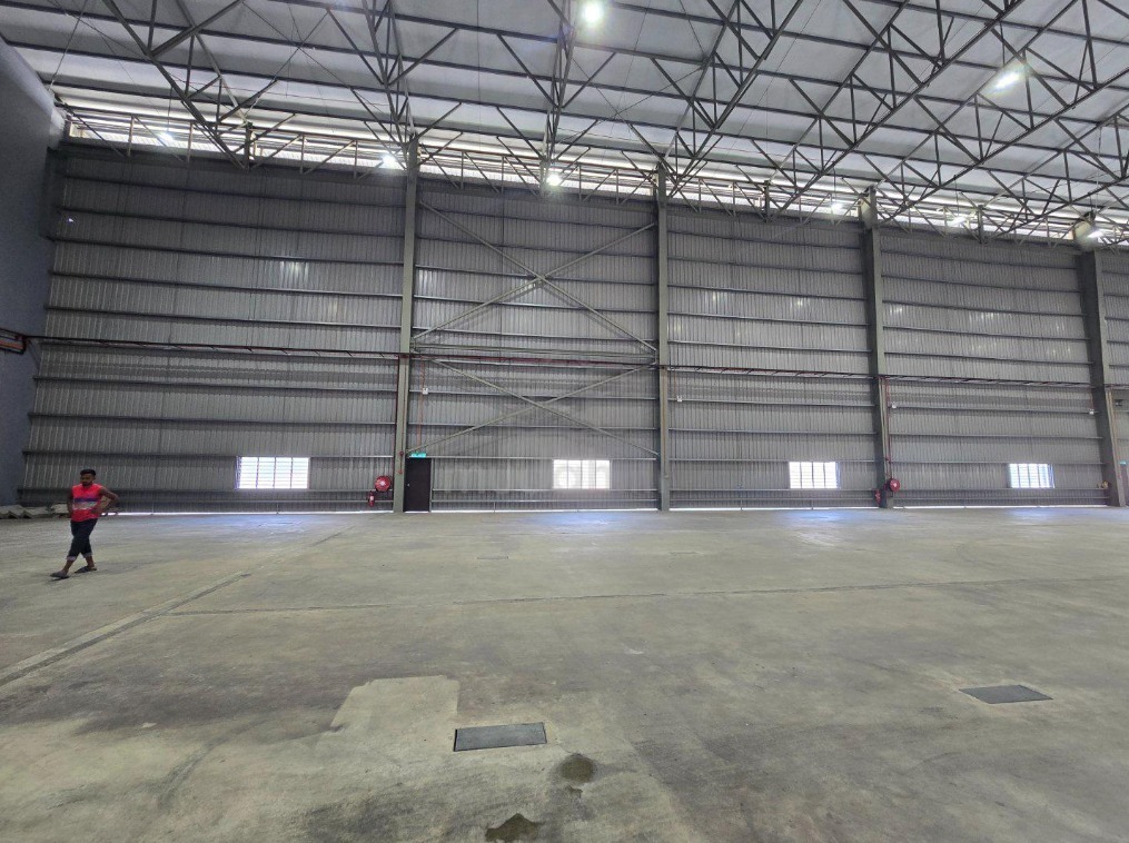 Facing Main Road Detached Factory Pandamaran Port - photo 9