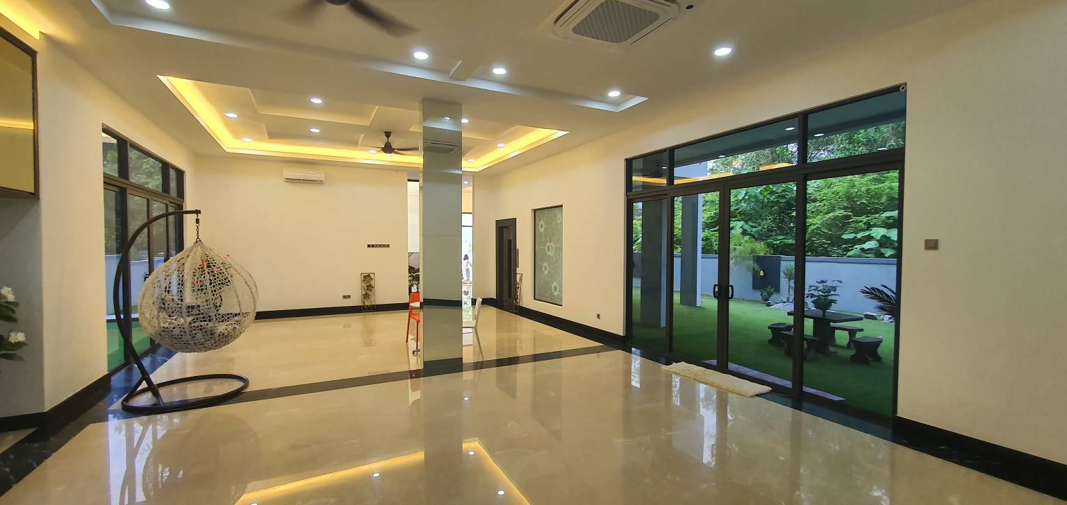 Bungalow in Taman Equine Sri Kembangan for Sale - photo 9