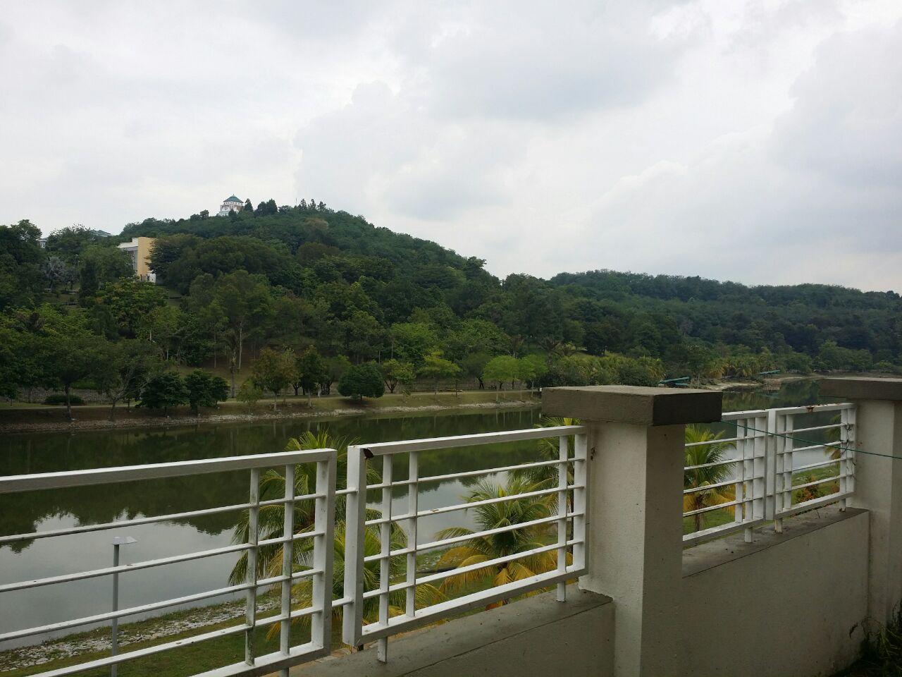 SEMI D VILLA LAKE VIEW DESIRAN BAYU PRECINCT 16