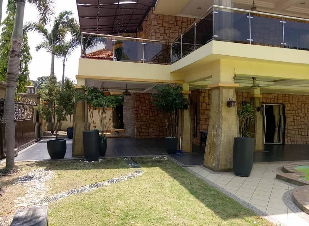 Cornerlot 2sty SemiD Renovated Bdr Putra Permai - photo 1