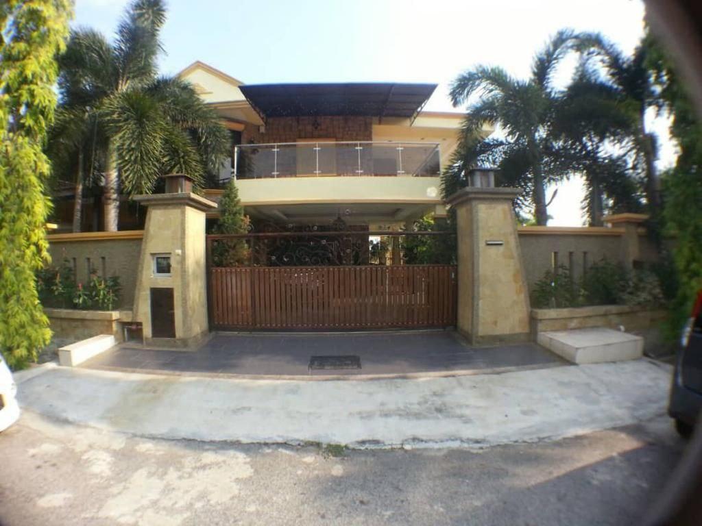 Cornerlot 2sty SemiD Renovated Bdr Putra Permai - photo 5