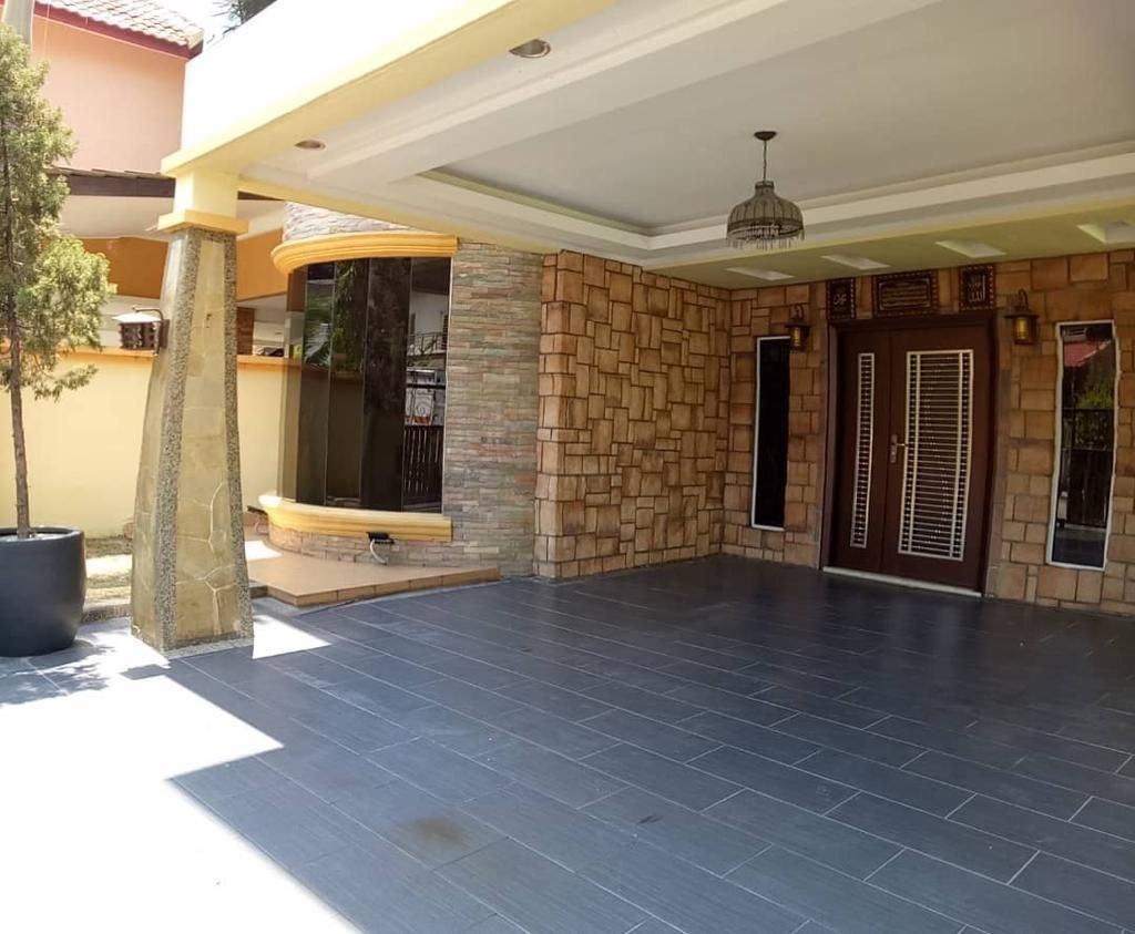 Cornerlot 2sty SemiD Renovated Bdr Putra Permai - photo 2