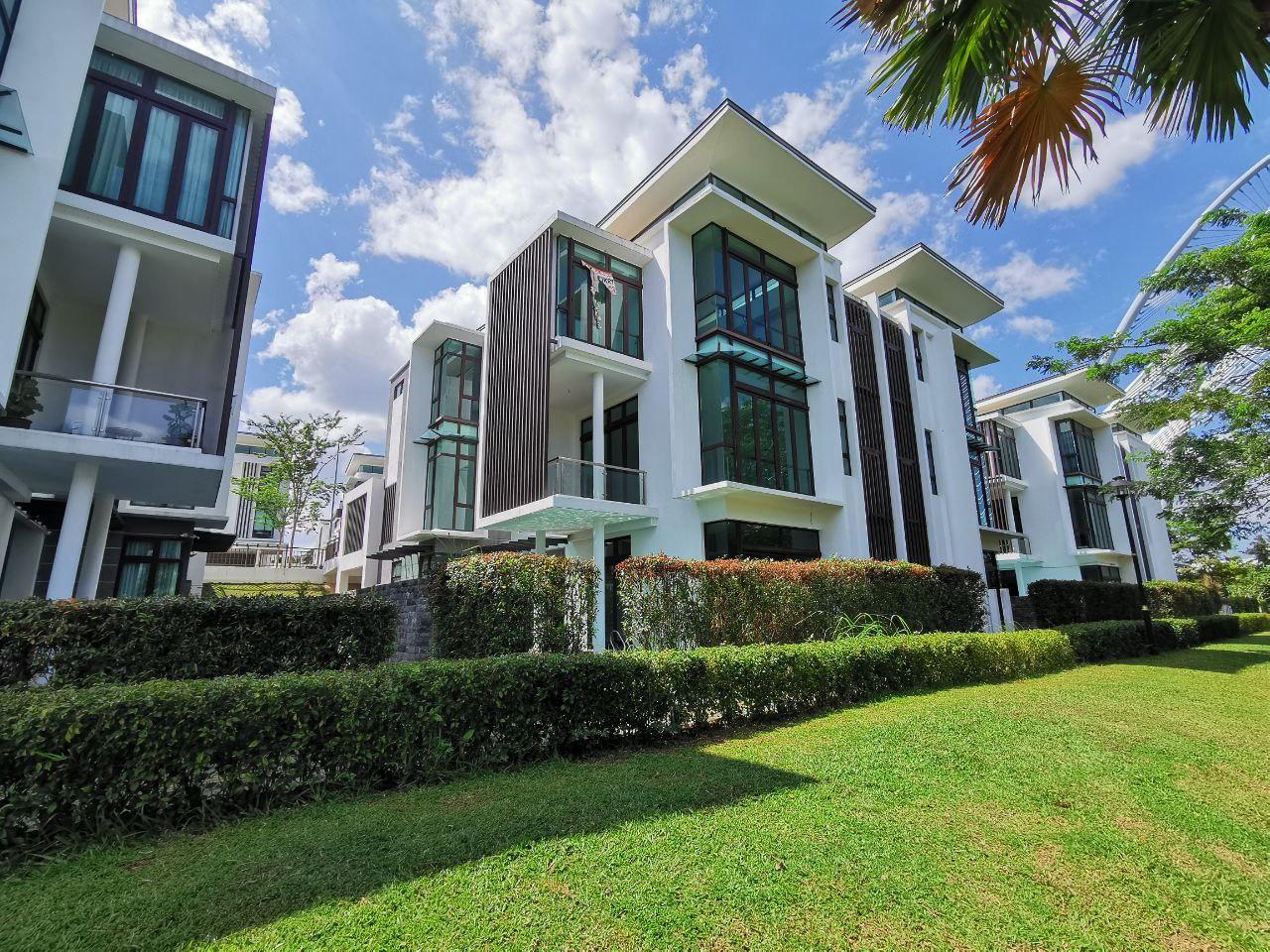 FREEHOLD Fera Twinvilla 3 Storey Villa FACING LAKE - photo 2