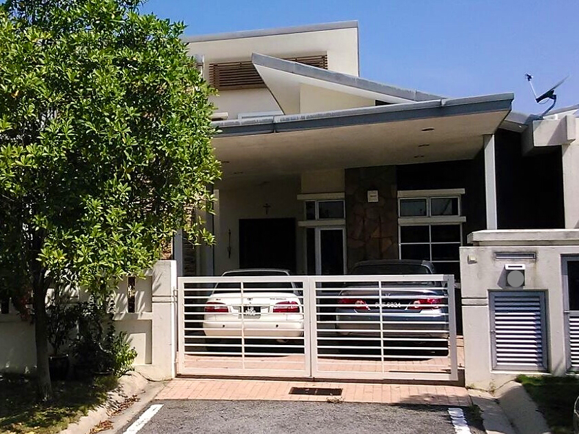 ONE  AND HALF STOREY, TIMUR ENSTEK, BANDAR ENSTEK