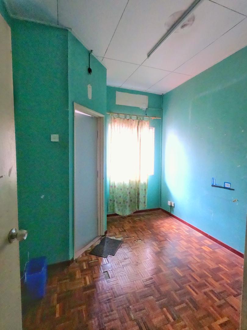 DOUBLE STOREY HOUSE IN TAMAN TTDI JAYA 2 - photo 3