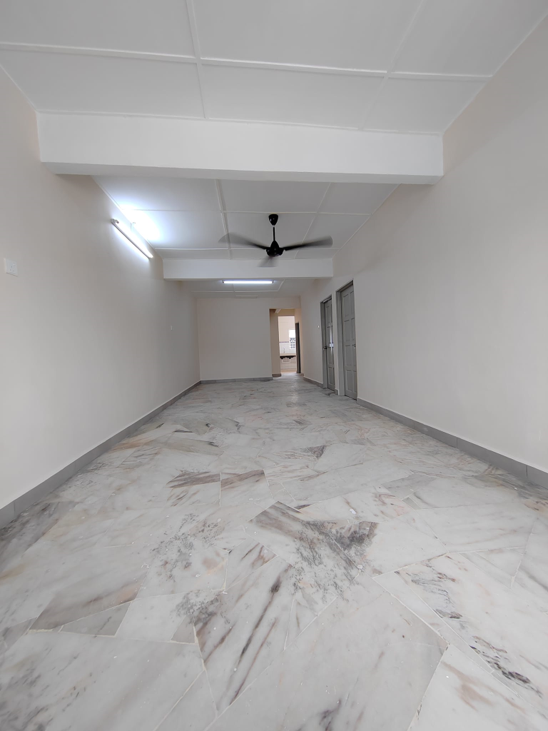 Sentosa Townhouse Newly Paint Move In Condition - photo 3