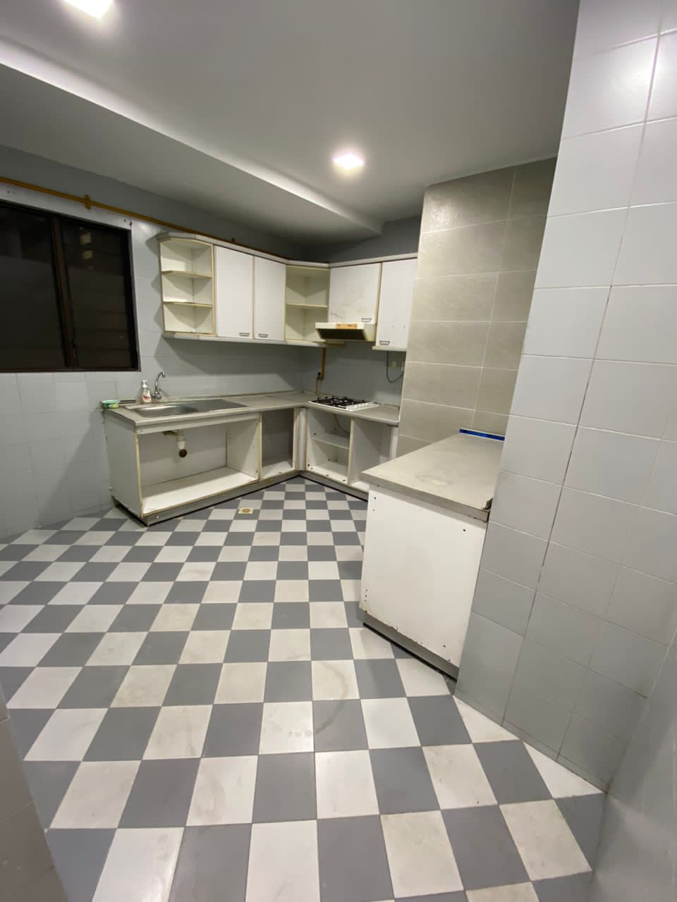 Villa Putra Freehold Huge Condo For Sale near PWTC - photo 2