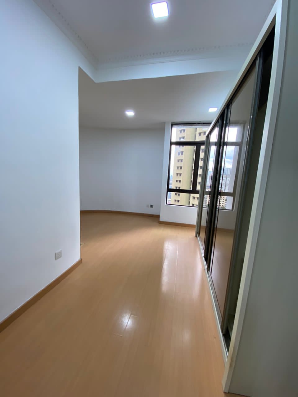 Villa Putra Freehold Huge Condo For Sale near PWTC - photo 3