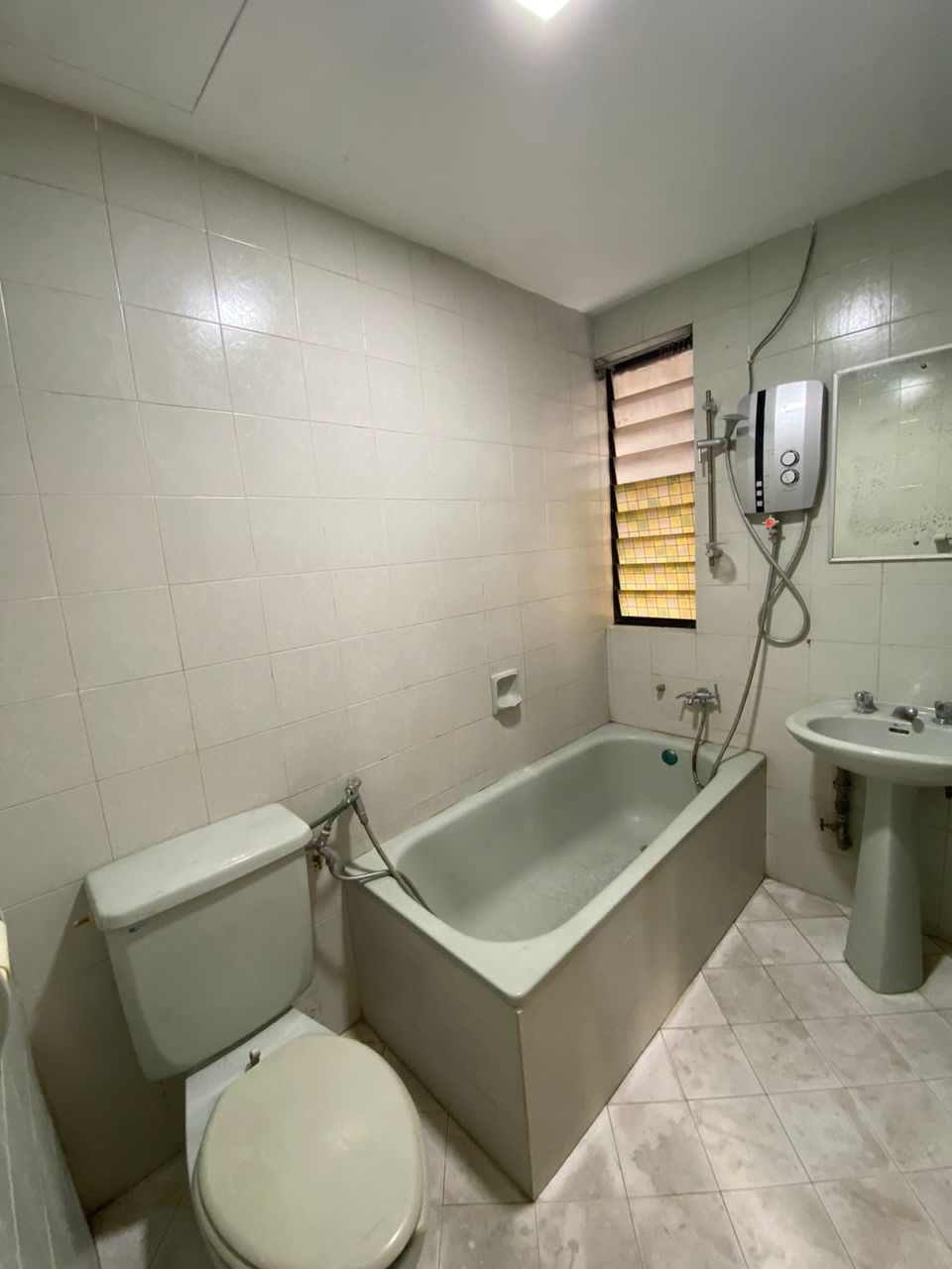 Villa Putra Freehold Huge Condo For Sale near PWTC - photo 4