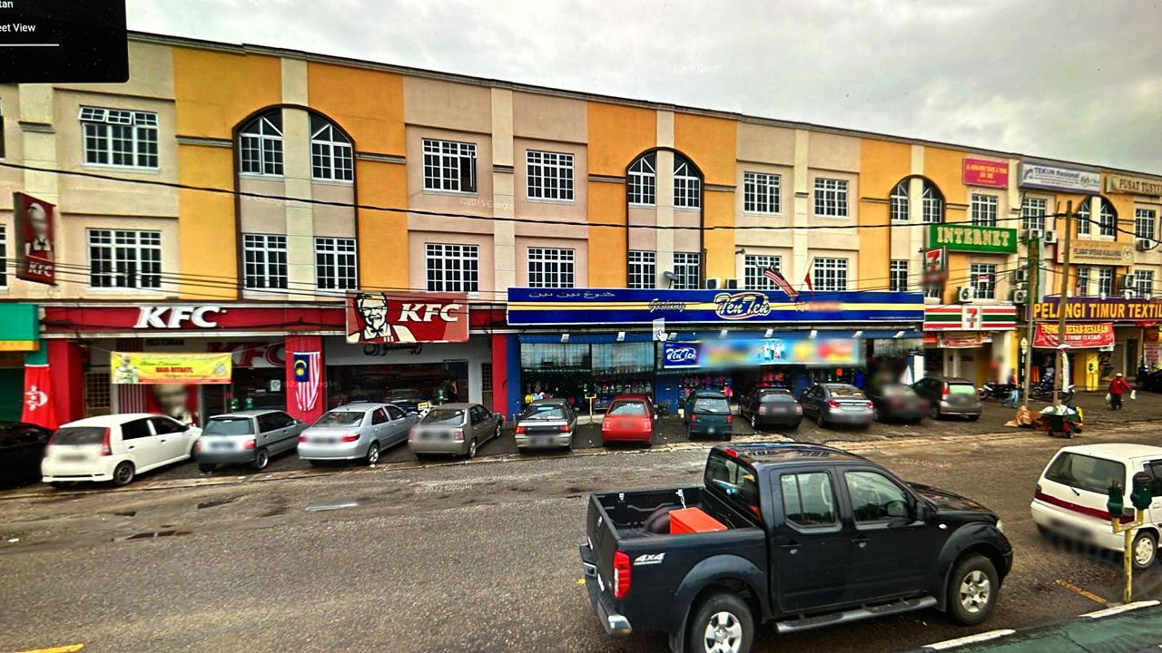 Adjoining 3 storeys shoplot Guchil Kuala Krai SALE - photo 2