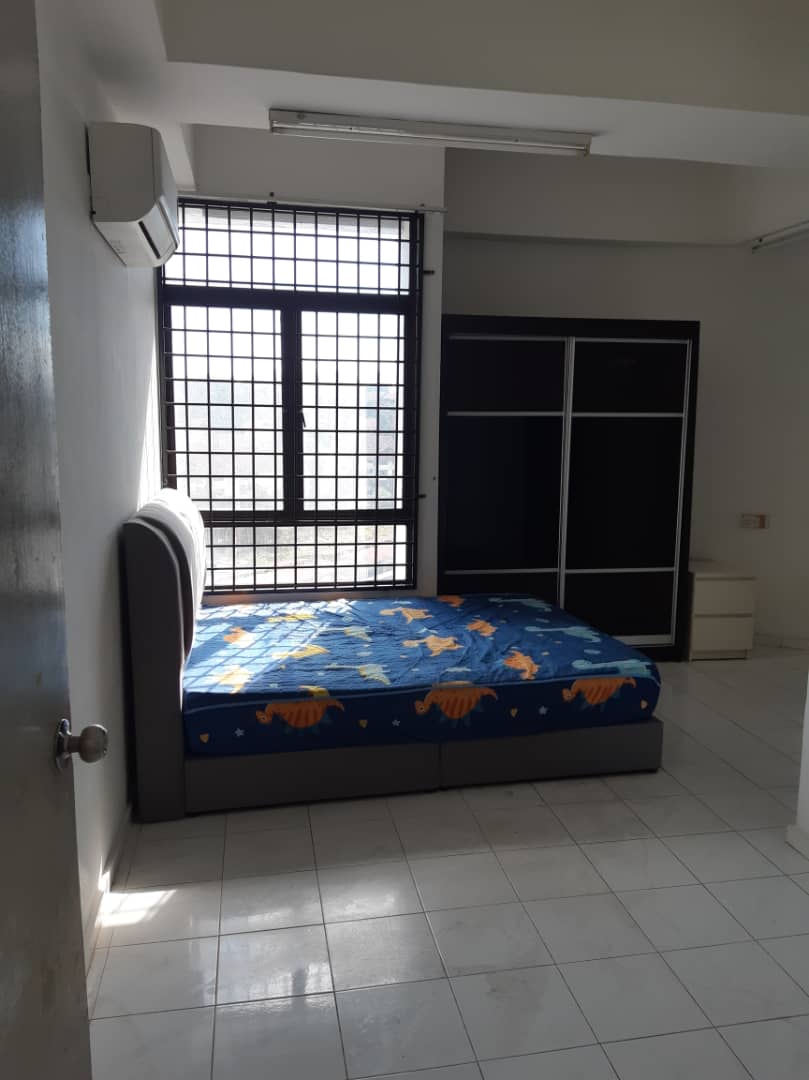 Villa Putra Freehold Condo For Sale near PWTC Mall - photo 4