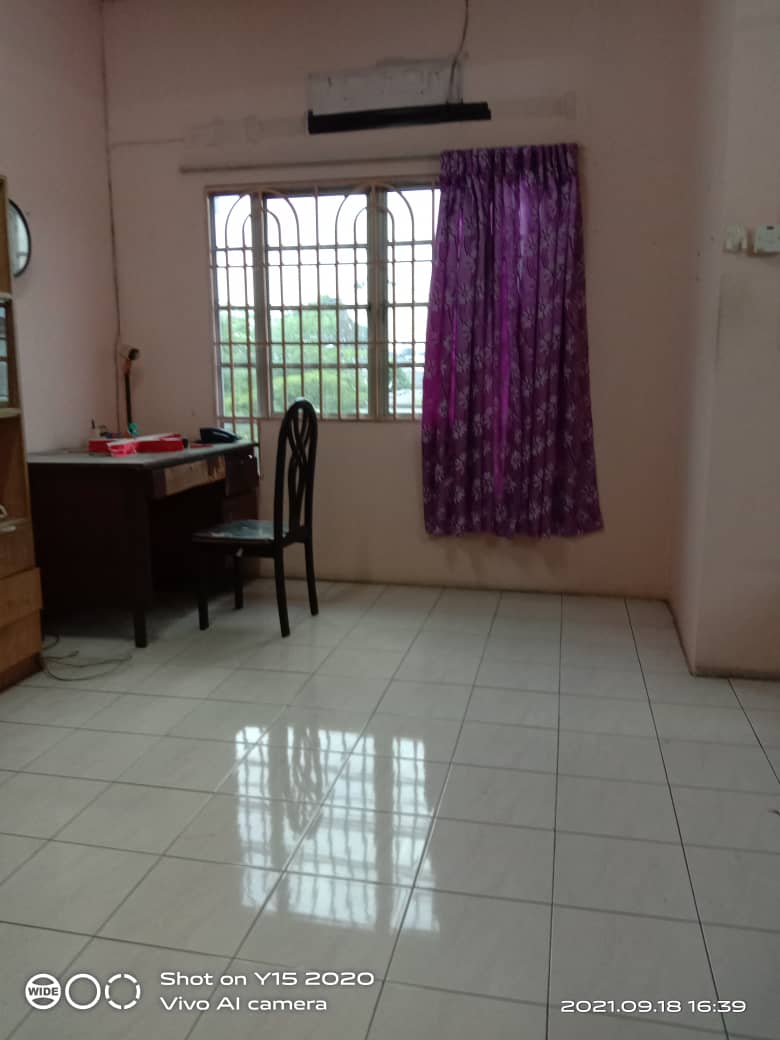 Freehold Partly Furnished Double Storey Klang - photo 2