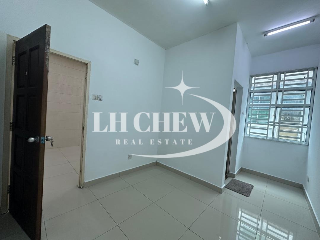 2 Storey Terrace Teluk Kumbar - photo 3