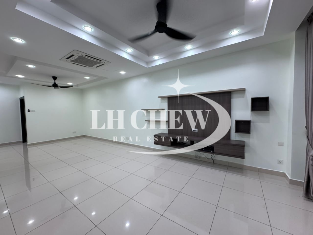 Stramax 3 Storey Ter ...
