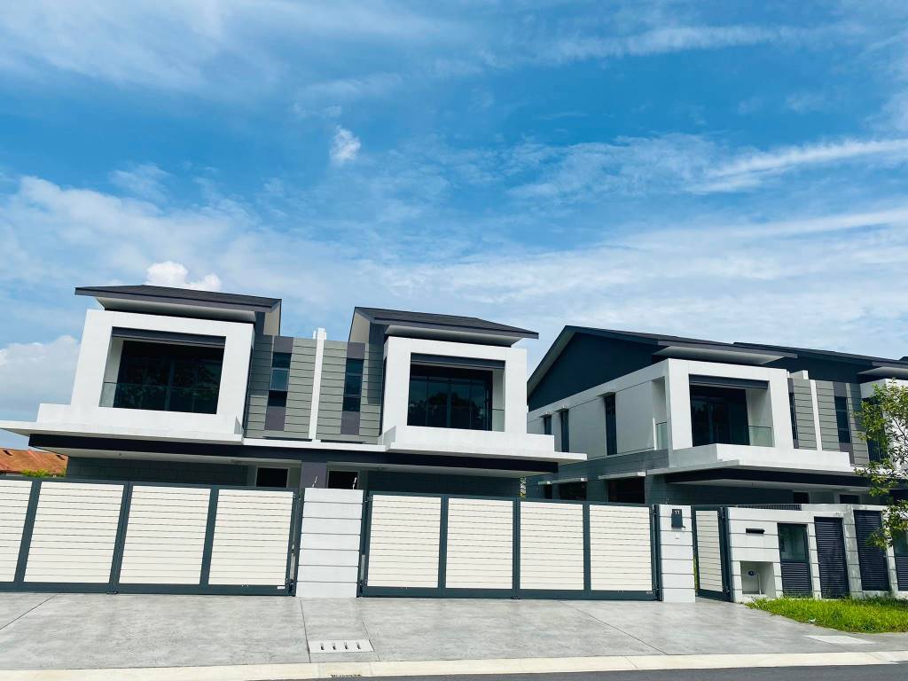 SA2203 0400 Semi D Villa 22 Bukit Rimau by Emily - photo 2