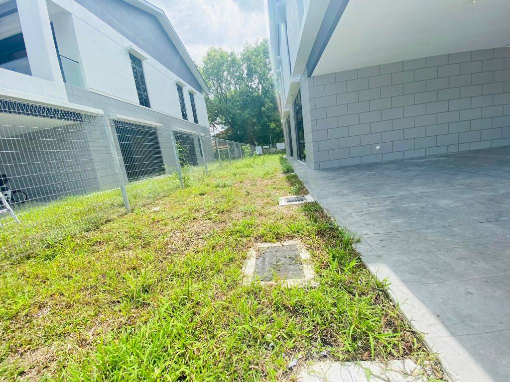 SA2203 0400 Semi D Villa 22 Bukit Rimau by Emily - photo 3